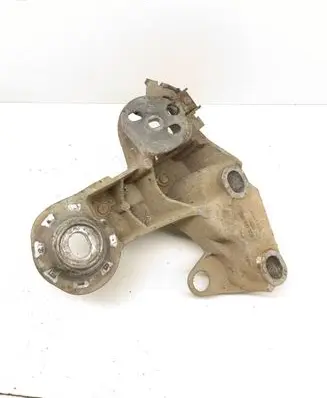 Audi A4 S4 B7 8E 8H Engine mounting bracket 8E0199352F