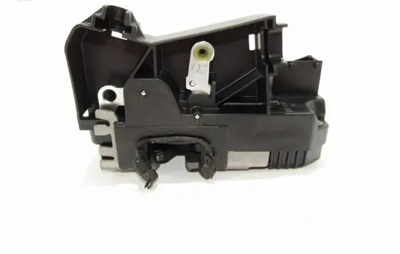 Opel Vivaro Front door lock 8200008261
