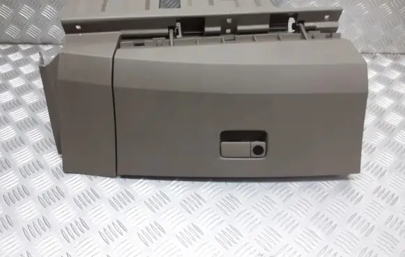 Nissan Murano Z50 Glove box 68108