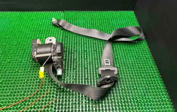 Iveco Daily 35 - 40.10 Front seatbelt 3301728CA1 42326