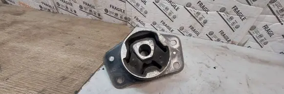 Mitsubishi Colt Engine mounting bracket MR961611