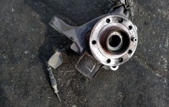 Opel Vectra C Front wheel hub spindle knuckle 