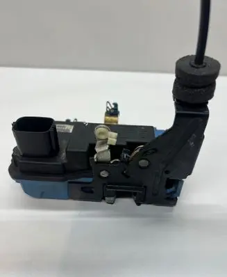 Volvo S60 Front door lock 30634614