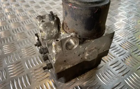 Toyota RAV 4 (XA20) ABS Pump 4454042040 1338007450