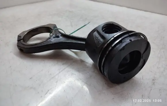 Mercedes-Benz CLS C219 Piston with connecting rod 642030