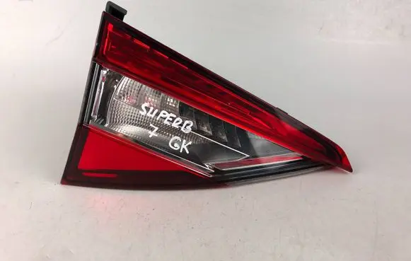 Tailgate rear/tail lights