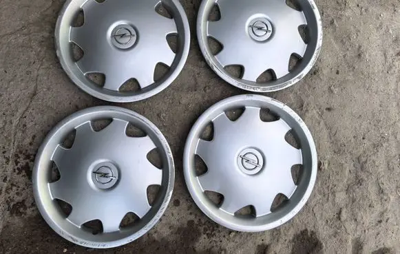 Opel Omega A R15 wheel hub/cap/trim 90538122BH