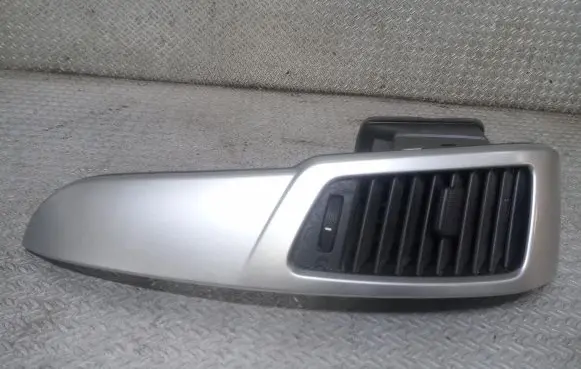KIA Venga Dash center air vent grill 84770 1P0001S