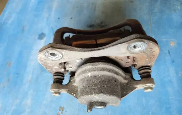 Hyundai ix35 Front brake caliper