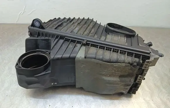 Audi Q7 4L Air filter box 7L8128601C