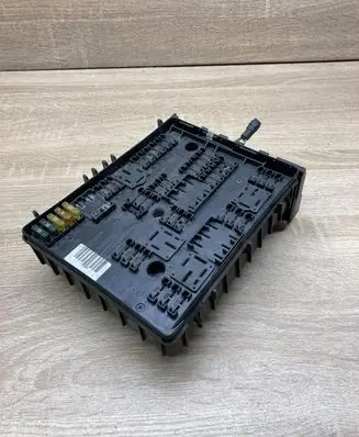 Volkswagen Golf V Fuse module 1K0937124H