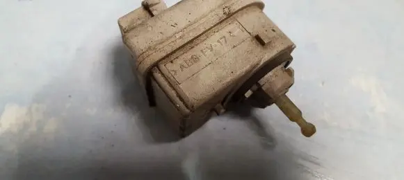 Renault Laguna I Headlight level adjustment motor 7700820054