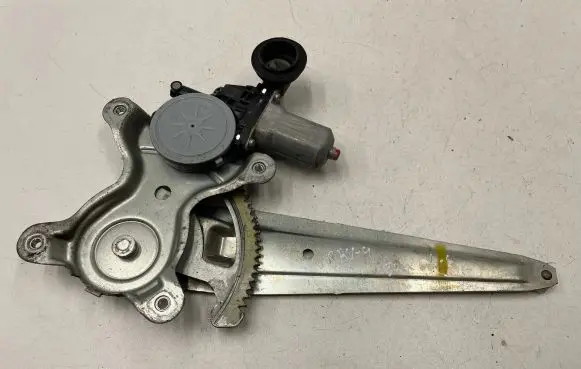 Toyota RAV 4 (XA30) Front door electric window regulator 8571035100