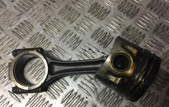 Ford Galaxy Piston with connecting rod 038J