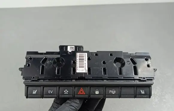 Renault Arkana Hazard light switch 283E87543R