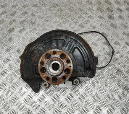 Mercedes-Benz CLA C117 X117 W117 Front wheel hub A2463320200 A2464210820
