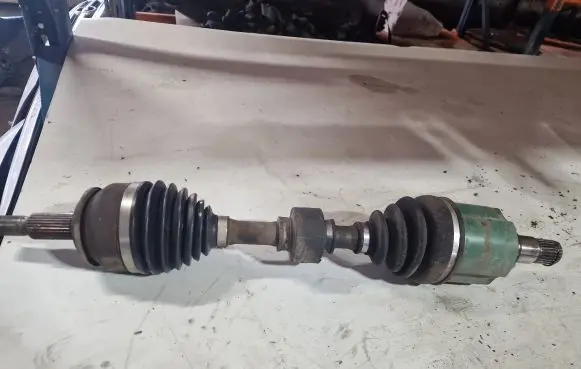 Mitsubishi Grandis Front driveshaft