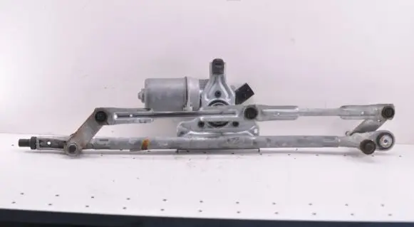 Chrysler Town & Country V Front wiper linkage and motor 05113043AB W000011423