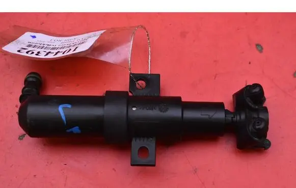 Volkswagen PASSAT B6 Windshield washer spray nozzle 3C0955103A
