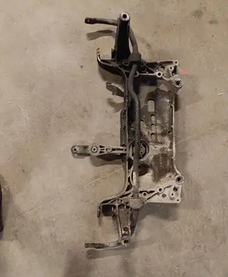 Volkswagen PASSAT B7 Front subframe