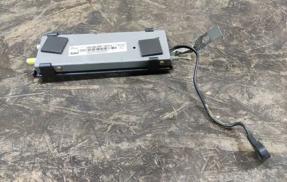 Cadillac SRX Aerial antenna amplifier 25757629