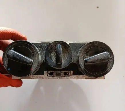 Skoda Octavia Mk1 (1U) Climate control unit 1U0819045