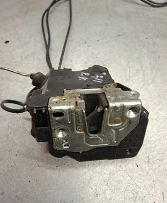 Mercedes-Benz E W211 Front door lock 2117200335
