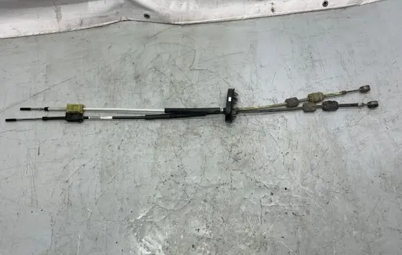 Opel Astra J Gear shift cable linkage 55563703