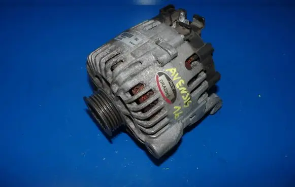 Toyota Avensis T270 Generator/alternator 605918 TG15C200