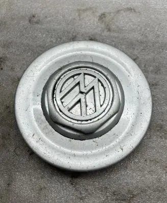 Volkswagen PASSAT B4 R20 wheel hub/cap/trim 357601149G