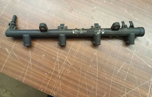 Renault Megane II Fuel main line pipe 8200135504