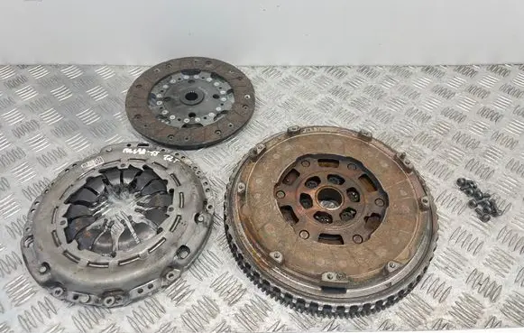 Nissan Pulsar Clutch set kit 123104345R 302100495R 301013644R