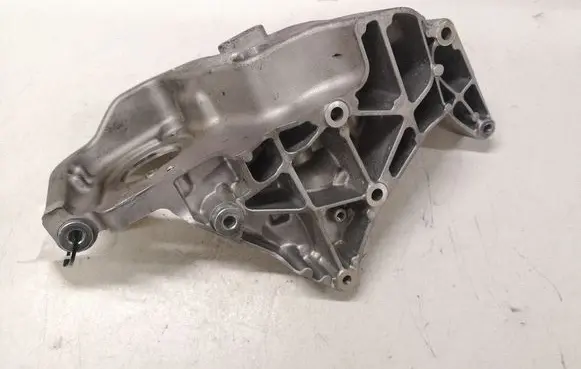 Volvo S90, V90 Generator/alternator bracket 31480996