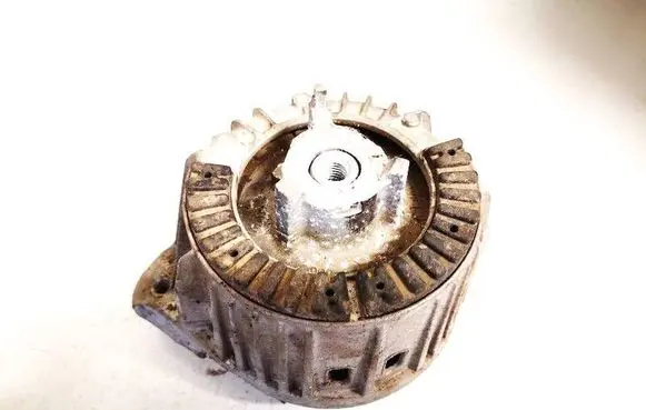 Mercedes-Benz C AMG W204 Engine mount bracket fa0000212