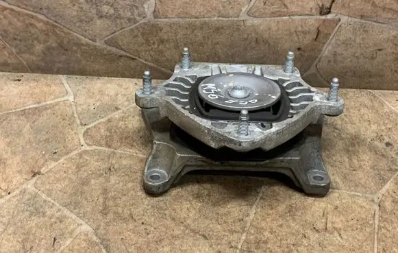 Mercedes-Benz SL R230 Gearbox mount A2052402500