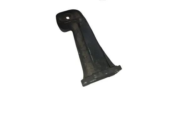 Engine mounting bracket