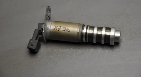 BMW 5 F10 F11 Camshaft vanos timing valve 7585776