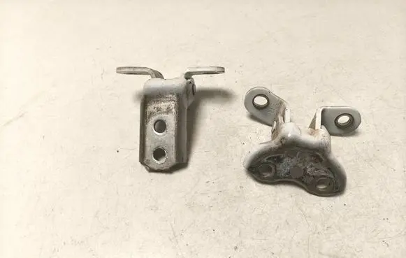 Toyota Avensis T270 Front door upper hinge 
