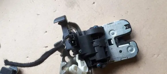 Audi A5 Sportback 8TA Tailgate/trunk/boot lock/catch/latch 8K9827505