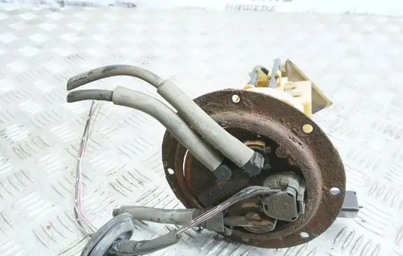 Toyota Yaris Fuel level sensor 
