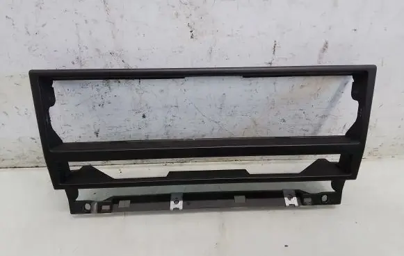 BMW 5 E39 Radio/GPS head unit trim 8247302