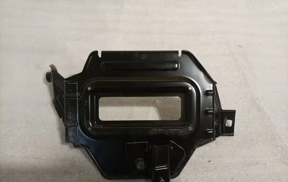 BMW X7 G07 Battery tray 6827076
