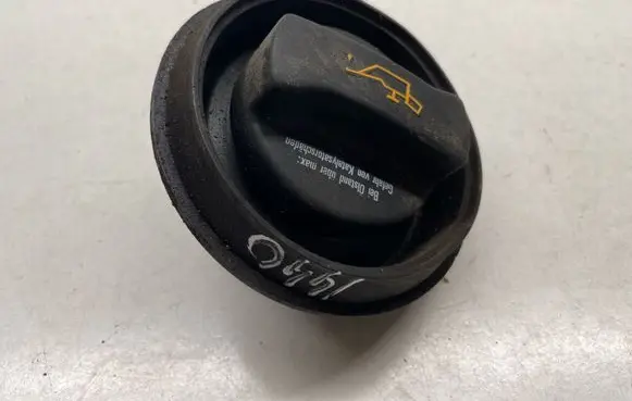 Volkswagen Golf V Oil filler cap 038133287C