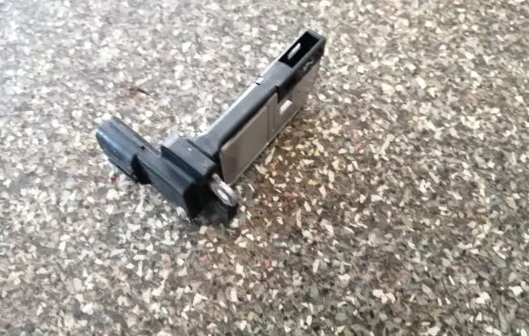 Toyota Verso Mass air flow meter 2220426010