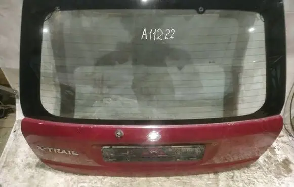 Nissan X-Trail T30 Tailgate/trunk/boot lid RAUDONAS