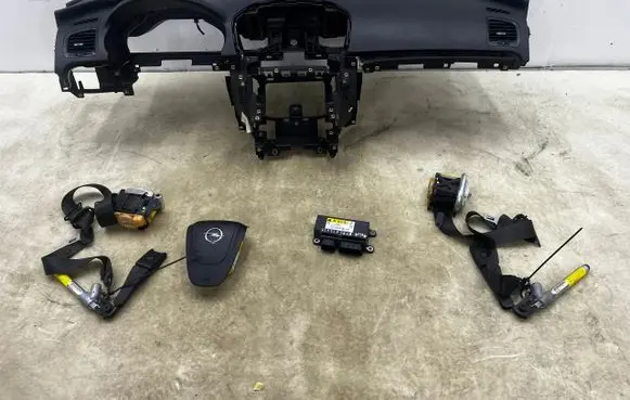 Opel Insignia A Dashboard 13505596