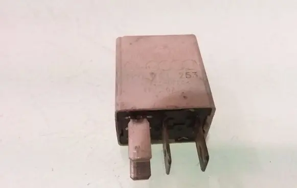 Volkswagen PASSAT B6 Other relay 1K0951253 449