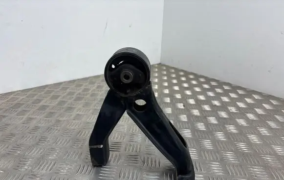 Engine mount bracket