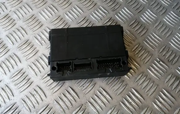 Nissan Primera Fuse module 285519F914 5WK48542