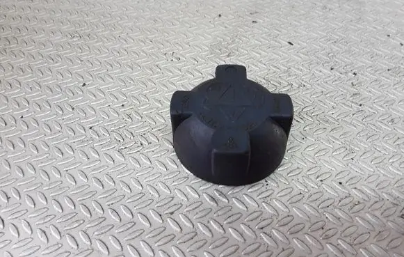 Audi A4 S4 B5 8D Coolant expansion tank/reservoir cap 443121321